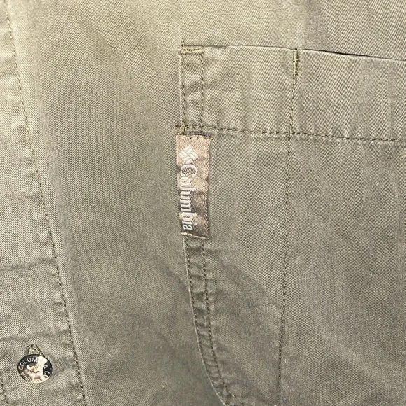 Men’s Large Green Columbia Button Down T-shirt - Picture 3 of 4